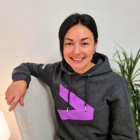 Portrait of Anastasiia Tsarenko smiling in a grey hoodie
